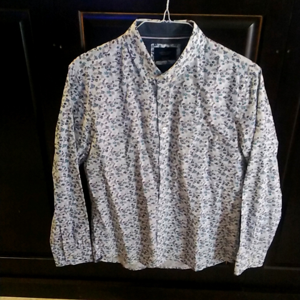3/$10 💵 Level Ten Men's Modern floral button-down dress shirt M